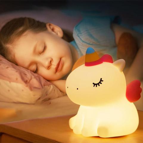 veilleuse-enfant-licorne-dormeuse